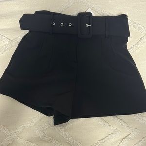 NEW ZARA WOMEN BLACK SHORT 🖤